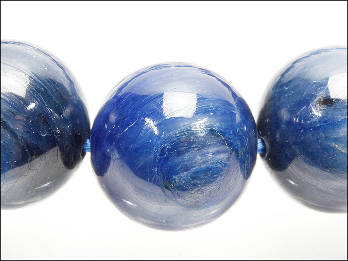 カイヤナイト （藍晶石)のスピリチュアル的意味・効果・はたらき・浄化方法を解説【パワーストーン】